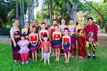 Dancing group Global Grooves